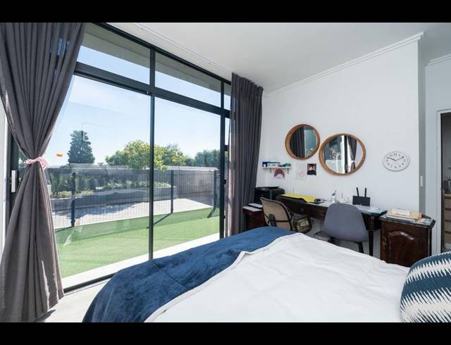 2 BEDROOM APARTMENT FOR SALE IN SANDTON CENTRAL